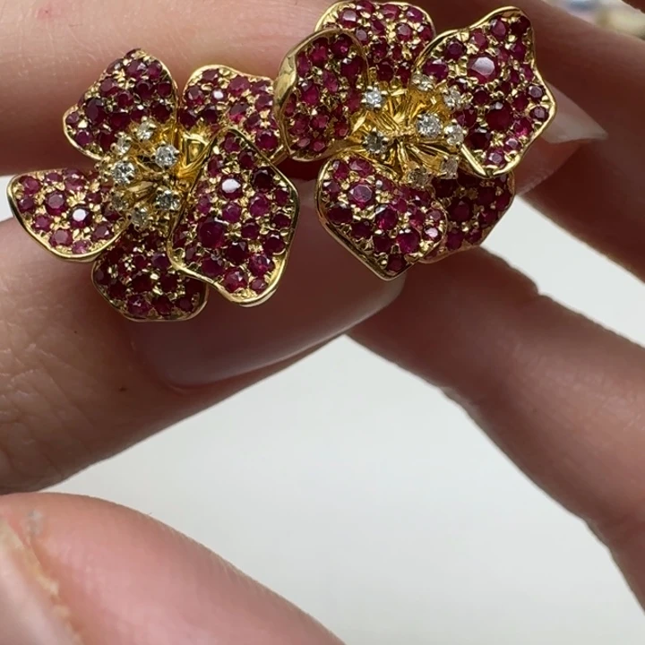 耳饰18K金镶嵌红宝石