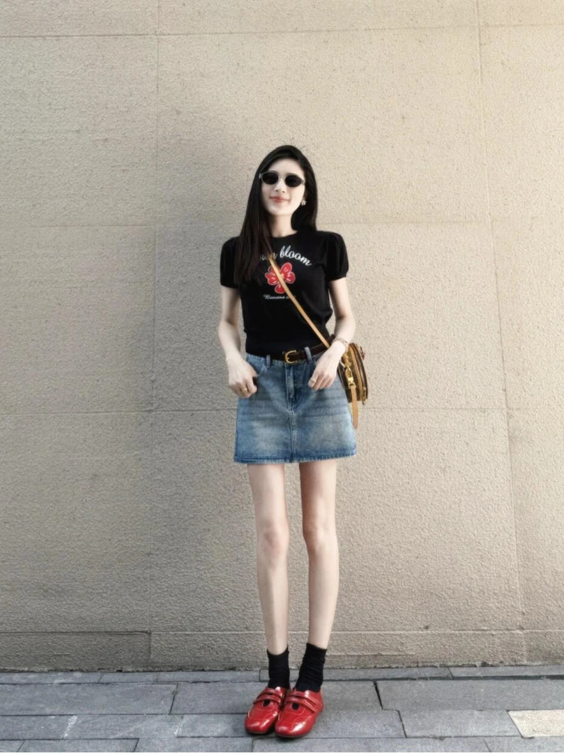 2025年夏新款小雏菊提花短袖T恤复古高腰显瘦牛仔半身裙两件套装