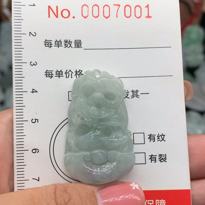 翡翠未镶嵌颈饰11