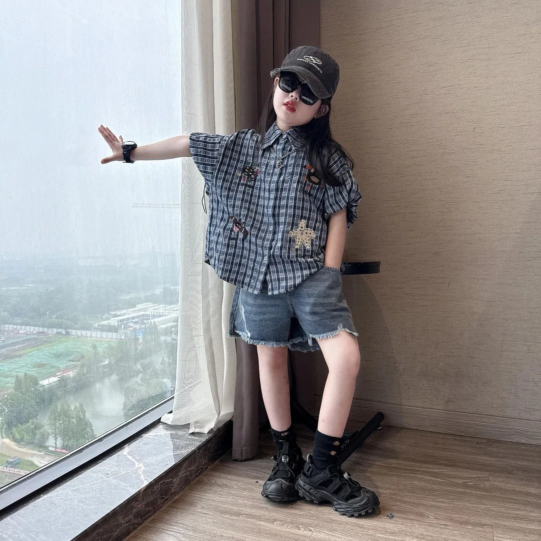 女童夏季时髦条纹泡泡袖贴布绣花衬衫女孩中大童破洞牛仔短裤潮