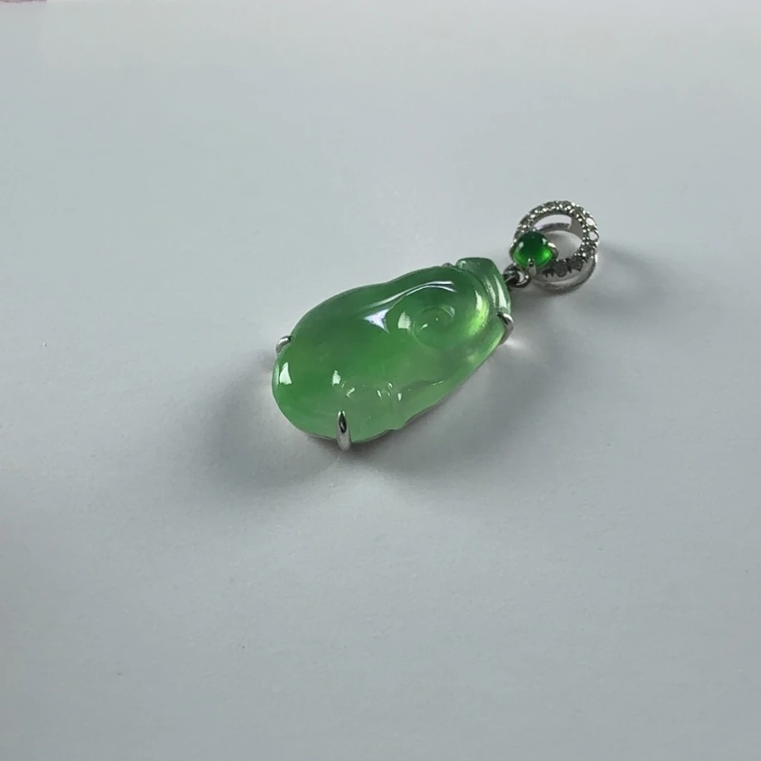 翡翠未镶嵌颈饰如意