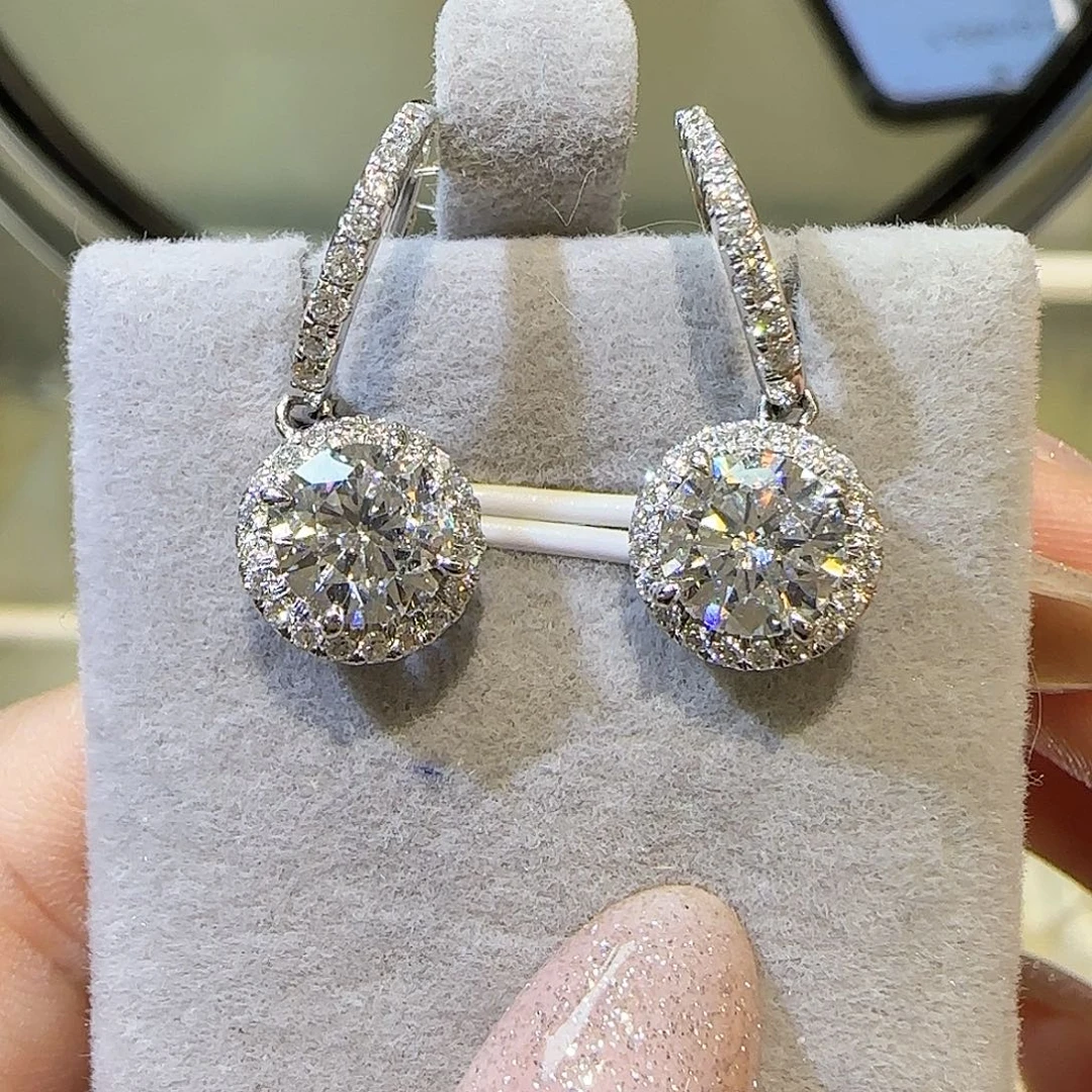 耳饰18K金镶嵌实验室培育钻石圆包耳扣2卡