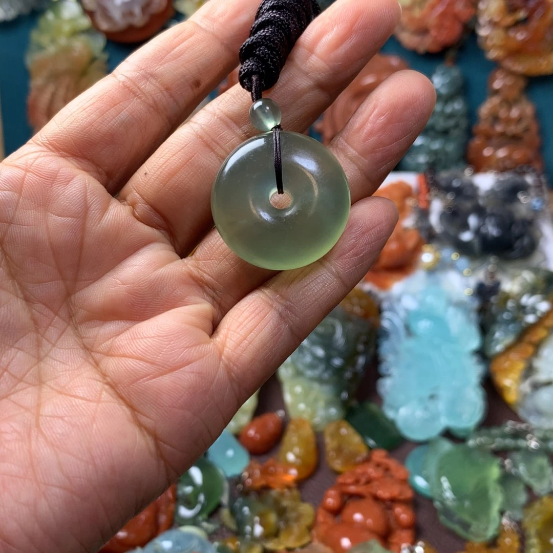 蛇纹石玉未镶嵌挂坠