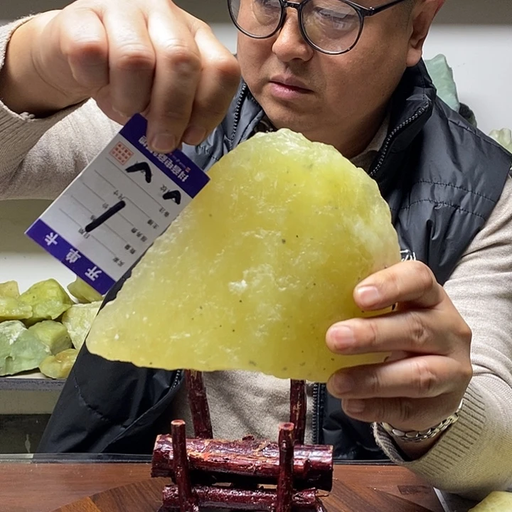 蛇纹石玉纯天然岫玉原石未镶嵌