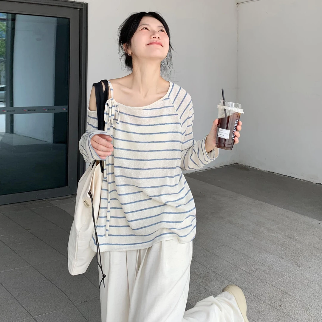 蓝色条纹斜肩吊带长袖t恤女夏季2025新款法式设计感小众露肩上衣