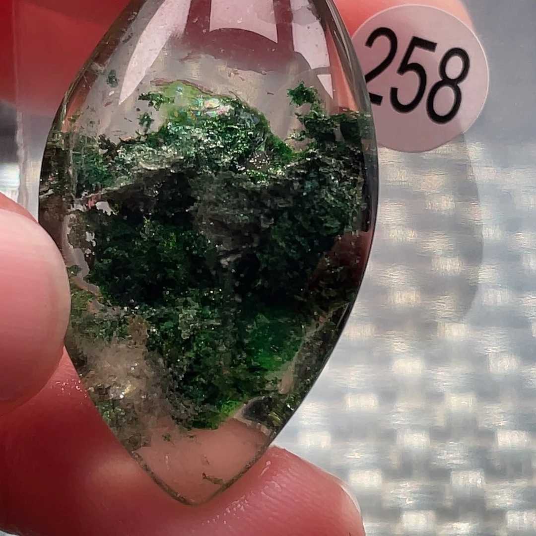 用***志颈饰水晶未镶嵌天然