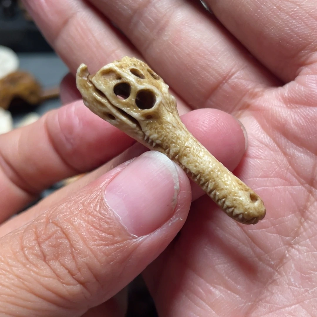 手工雕刻动物头骨一个
