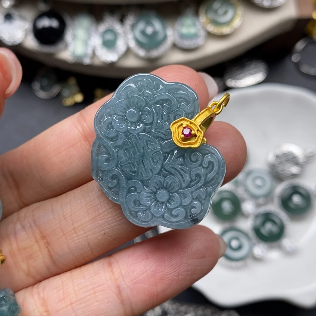 翡翠颈饰未镶嵌翡翠