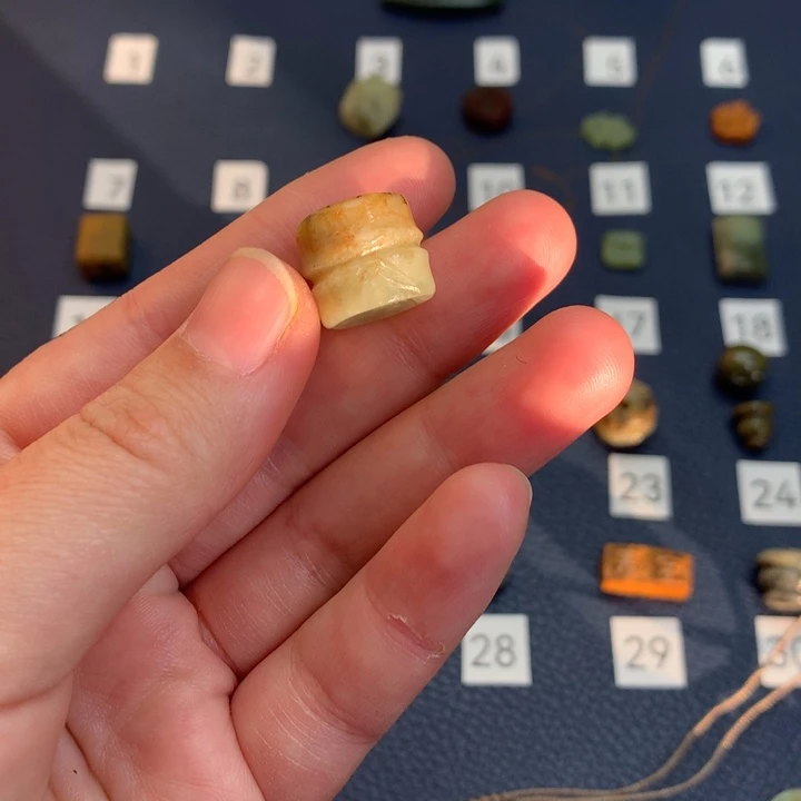 是***人岫岩河磨玉（透闪石质玉）未镶嵌挂件