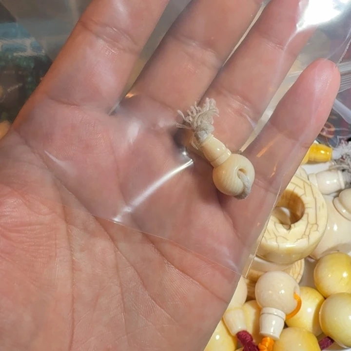 山***邱吊坠菩提根/象牙果