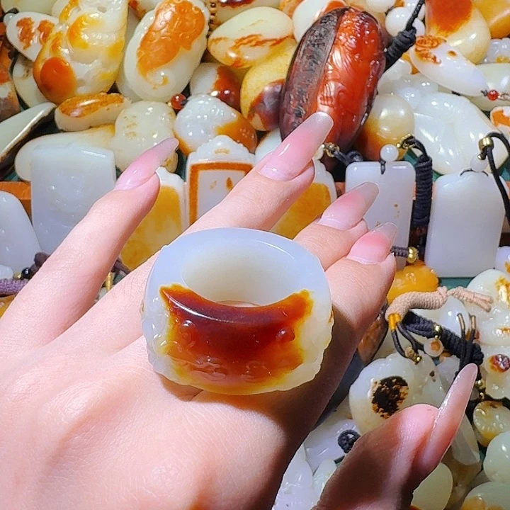 哈***根和田玉未镶嵌挂件