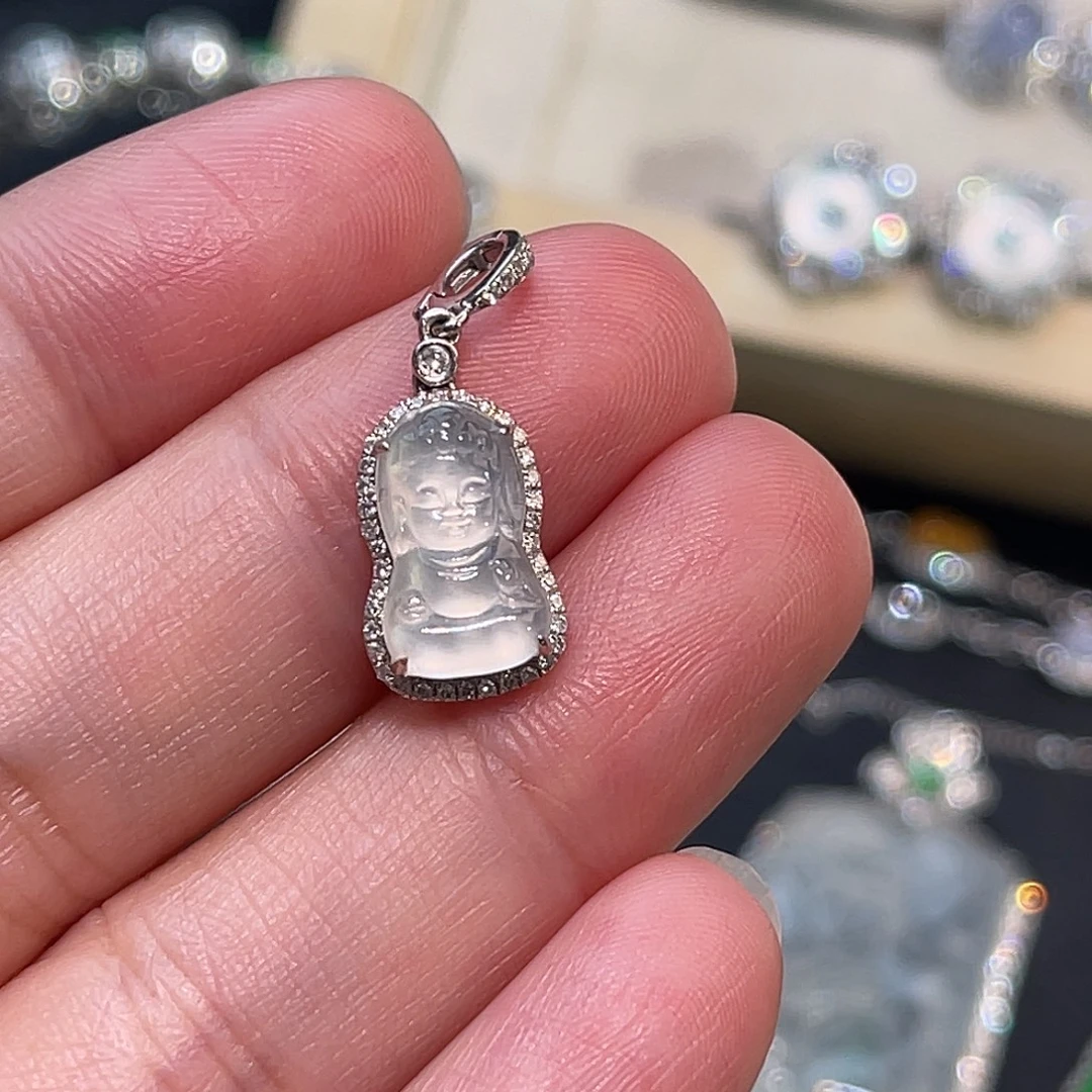 翡翠18K金镶嵌颈饰宝宝佛