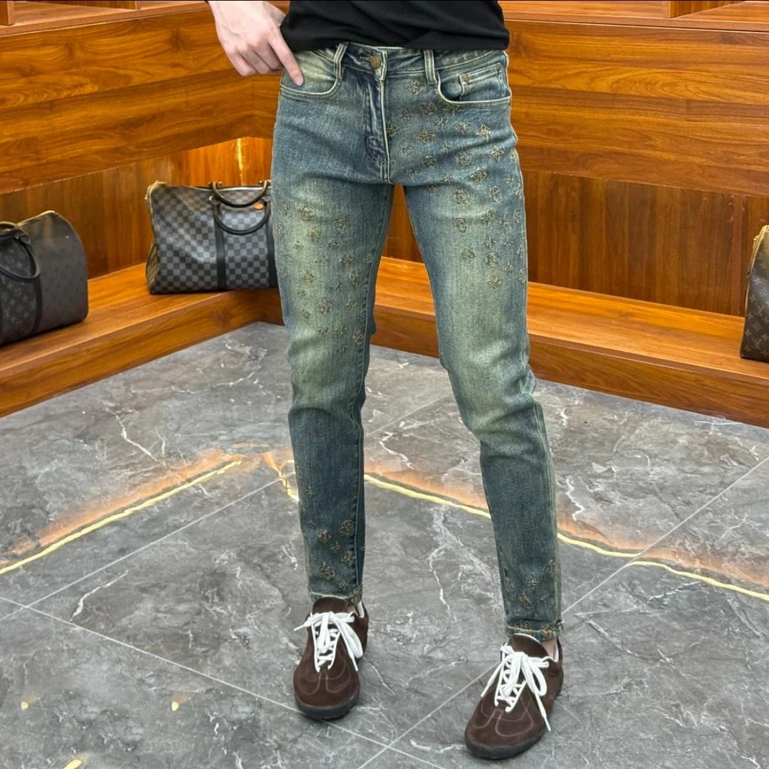 2025年春秋新款轻奢男士刺绣复古百搭修身蓝色小直筒牛仔裤长裤