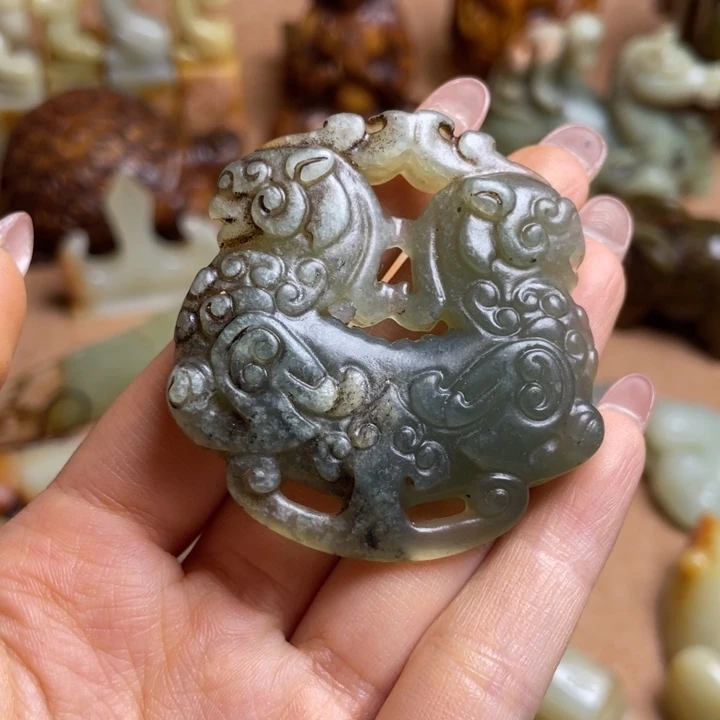 蛇纹石玉未镶嵌颈饰