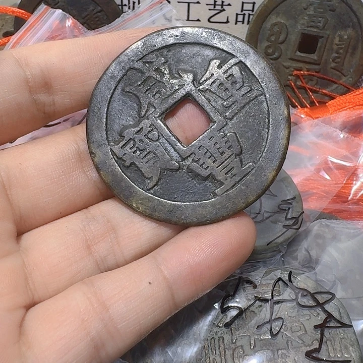 铜迟***钟现代工艺品花钱