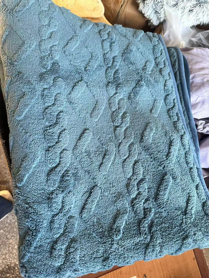 《兵哥外贸》3楼70×200蓝色羊羔绒防滑沙发垫 发一个