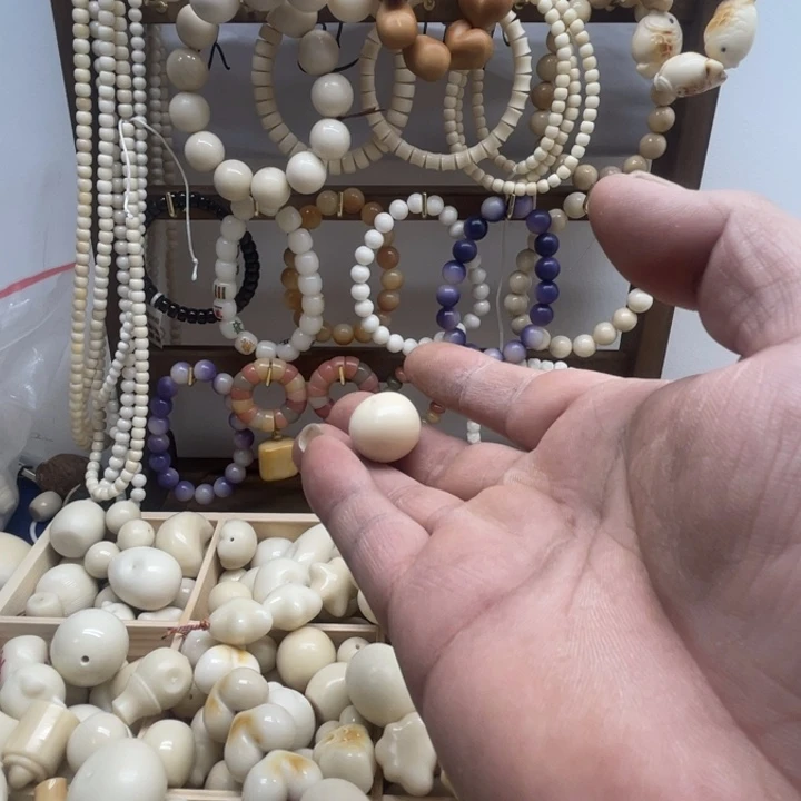 录***子象牙果雕刻面包圈