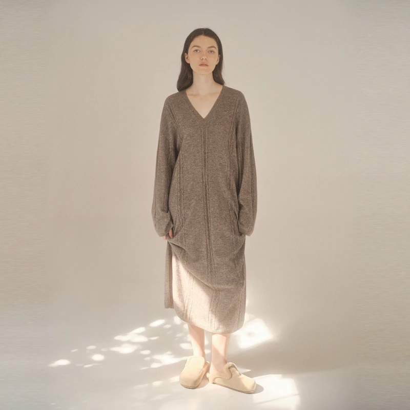 【0压系列】LESS休闲舒适滑糯长裙女长袖优雅毛衫连衣裙2O0G12670