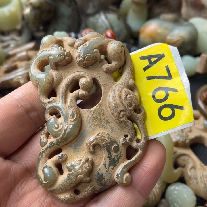 和田玉颈饰未镶嵌雪**击