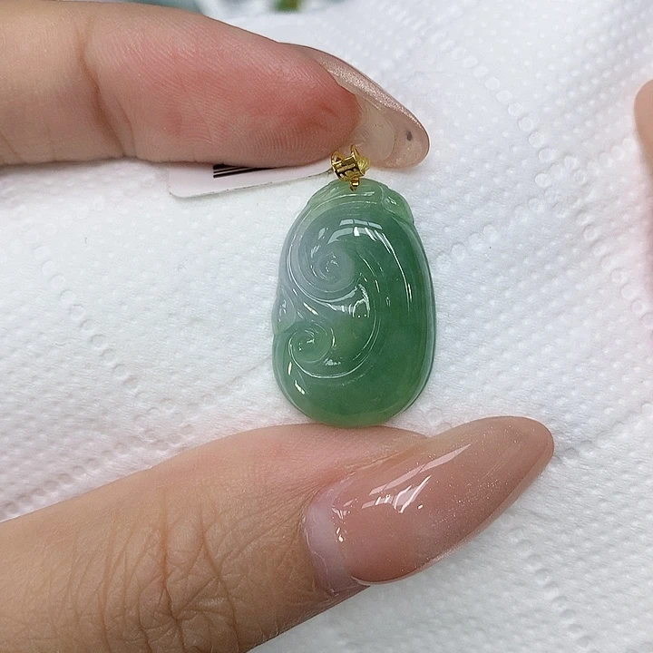 颈饰18K金镶嵌翡翠