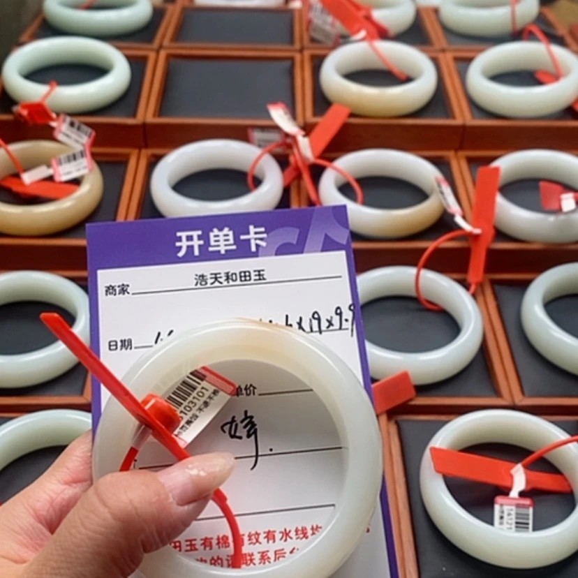 【闪购商品】未镶嵌手镯和田玉爆***