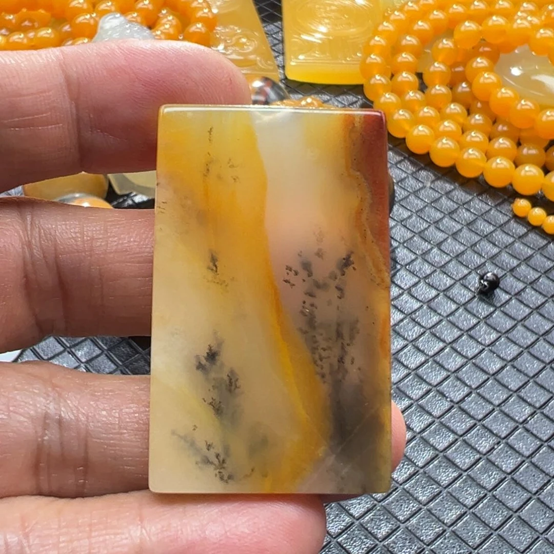 石英质玉未镶嵌颈饰