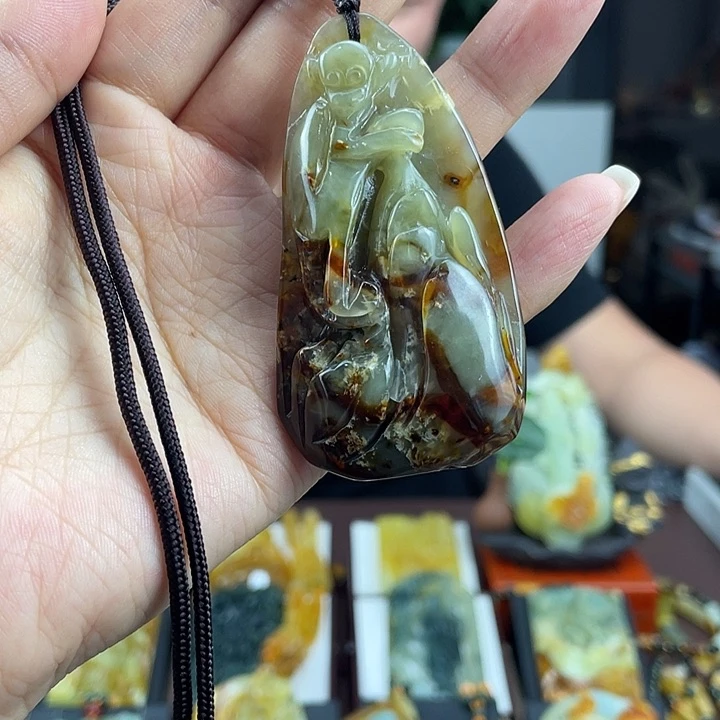 蛇纹石玉未镶嵌颈饰