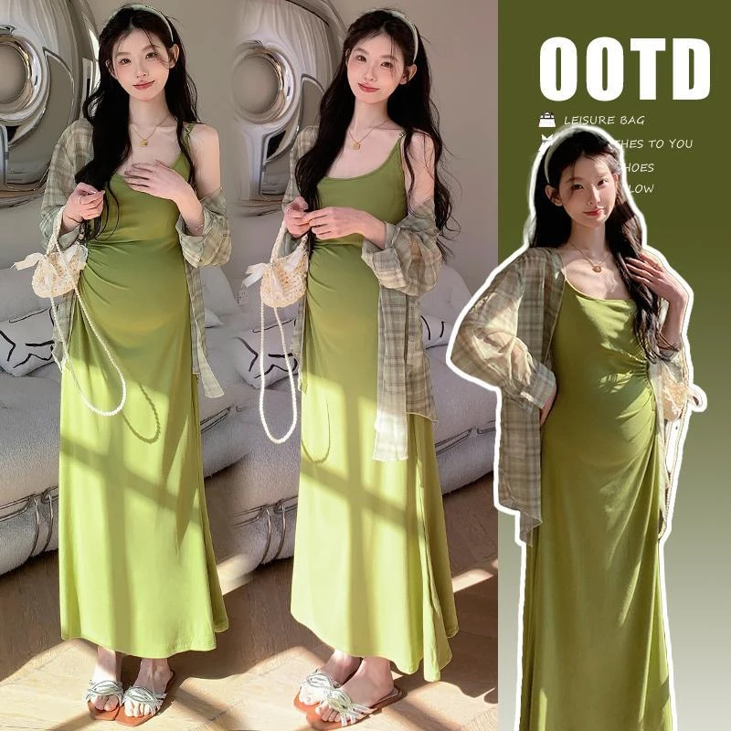 时髦孕妇装韩版显瘦春装连衣裙2025新款衬衣外出修身吊带裙两件套