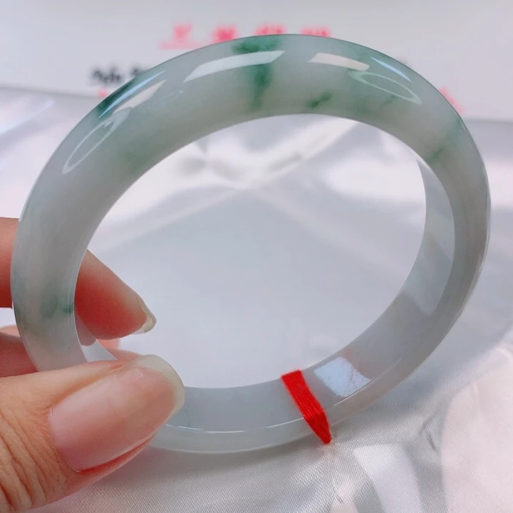 翡翠手镯未镶嵌56圈