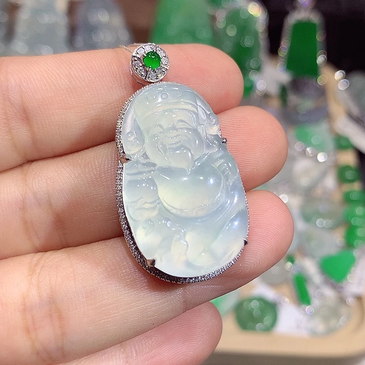 翡翠18K金镶嵌颈饰