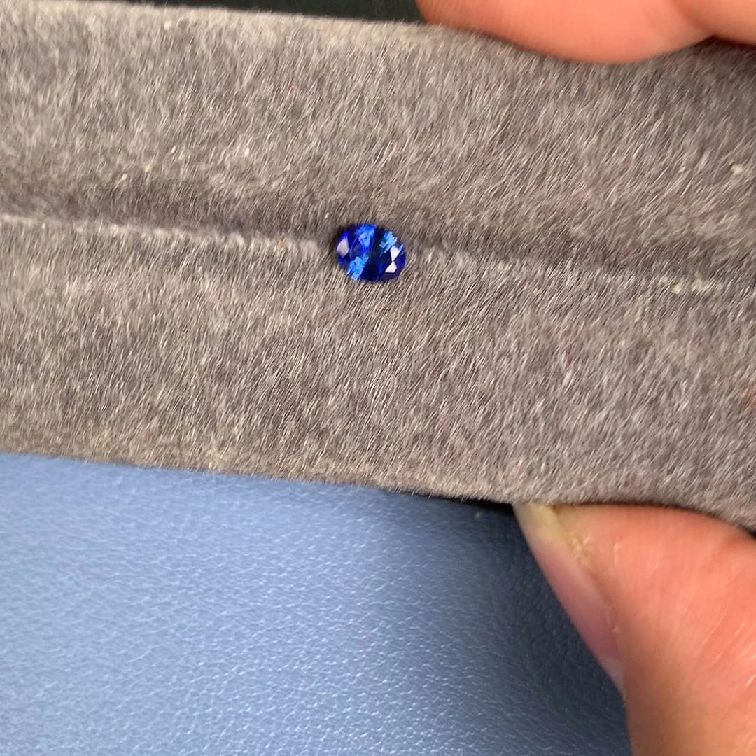 蓝宝石裸石未镶嵌身**康