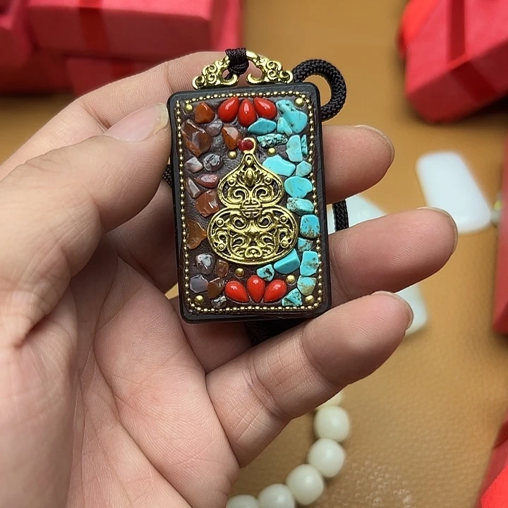 透闪石质玉颈饰未镶嵌