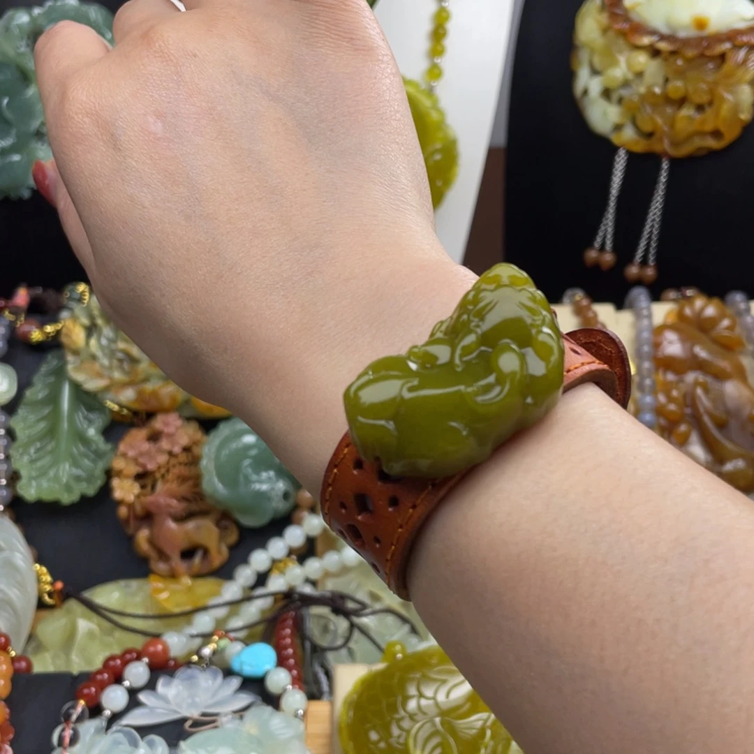 未镶嵌蛇纹石玉颈饰