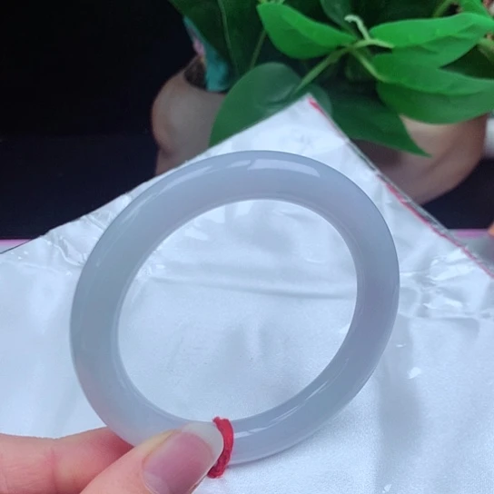 翡翠手镯未镶嵌     圆条55 白月光