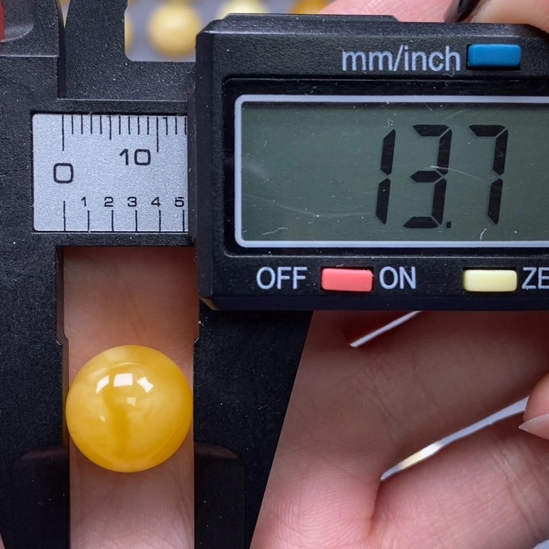 未镶嵌琥珀裸石纯天然