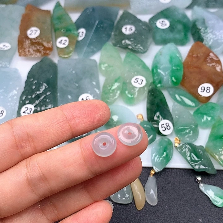 翡翠未镶嵌颈饰翡翠小扣子