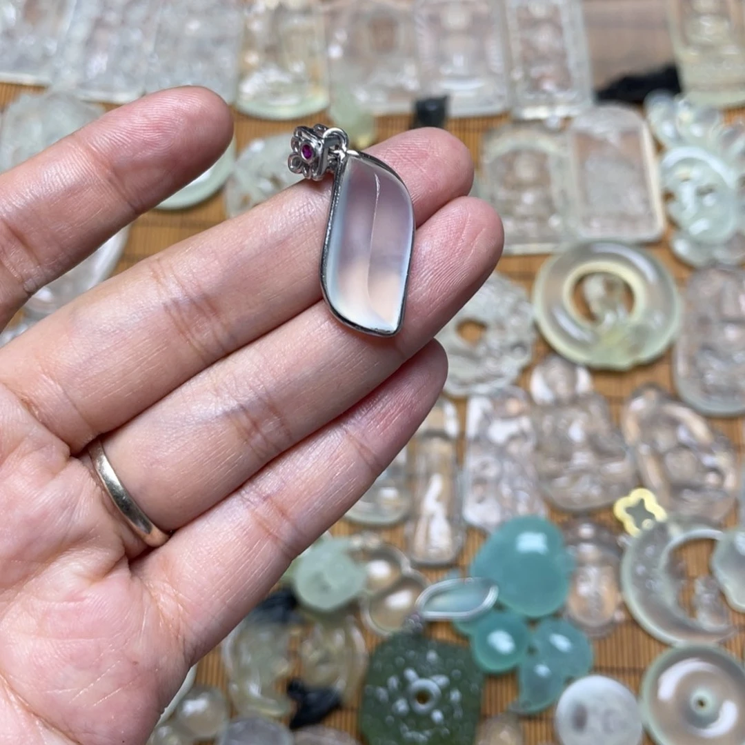 未镶嵌蛇纹石玉颈饰