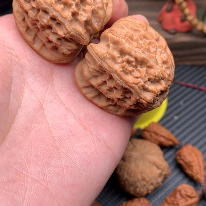 时***转文玩核桃吊坠白狮子40