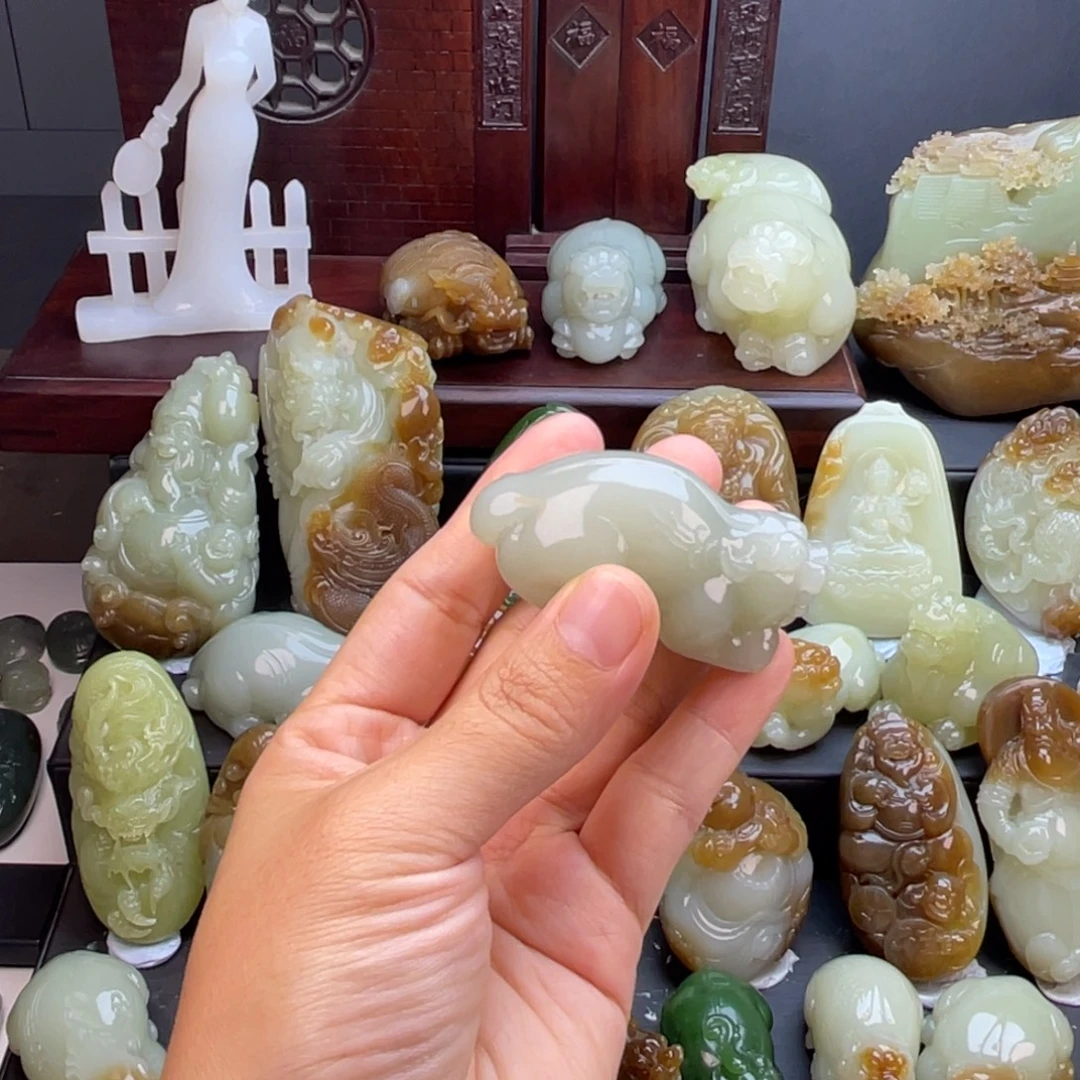 张****颈饰未镶嵌和田玉