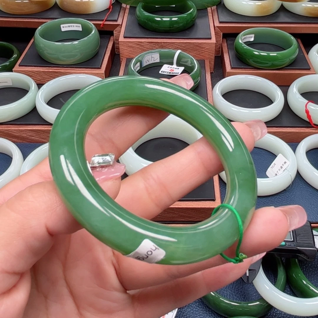 未镶嵌手镯和田玉（碧玉）