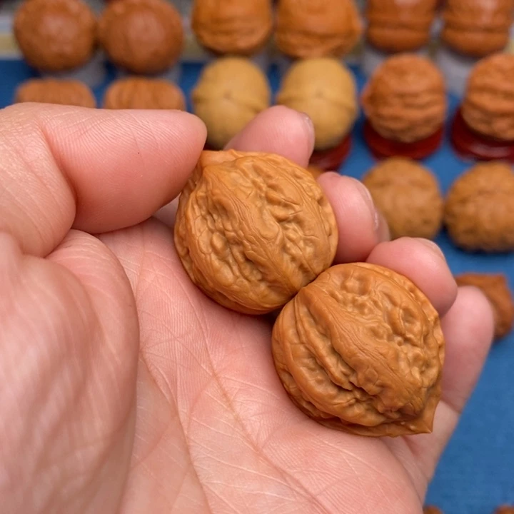 文玩核桃把件小赤龙