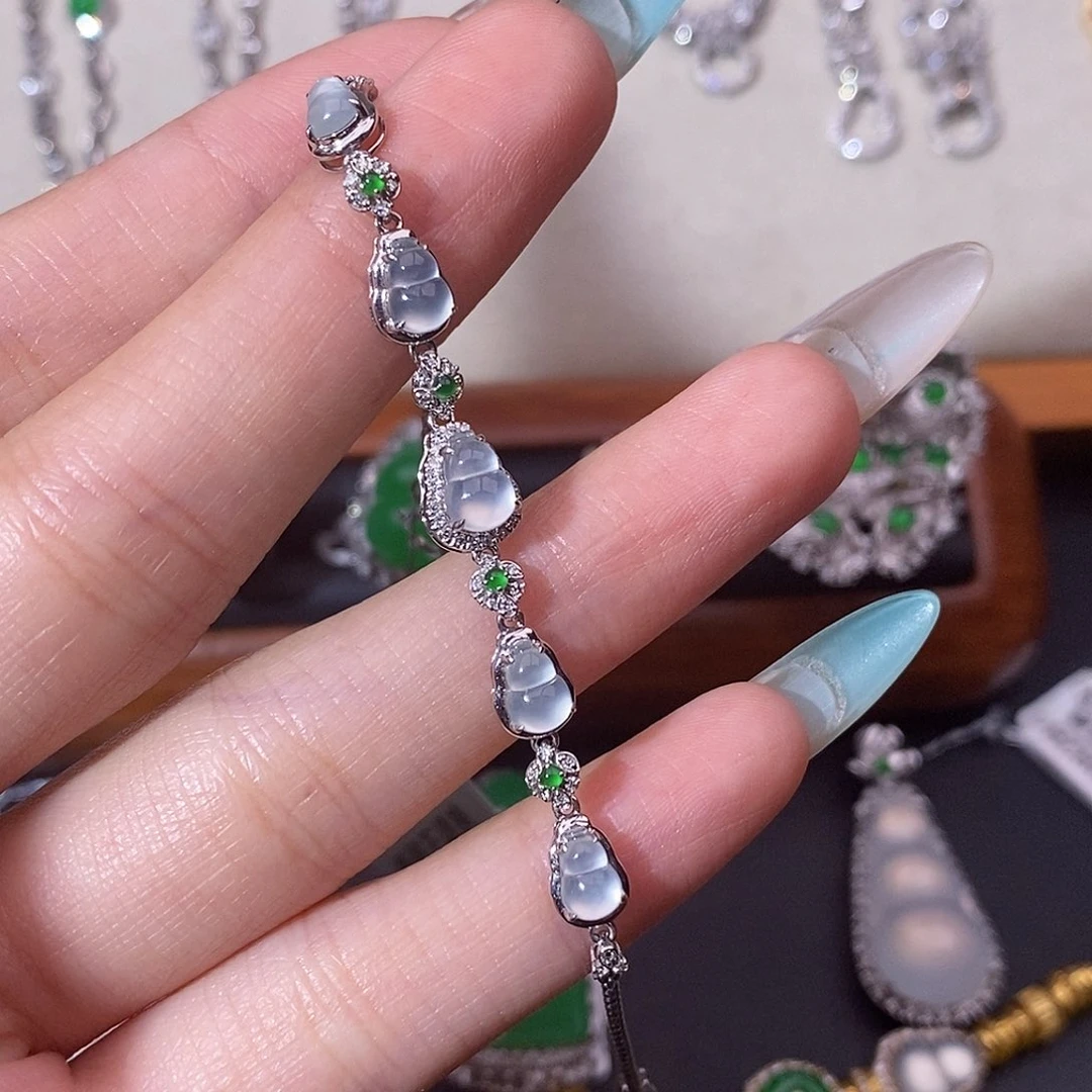 18K金镶嵌手链翡翠葫芦