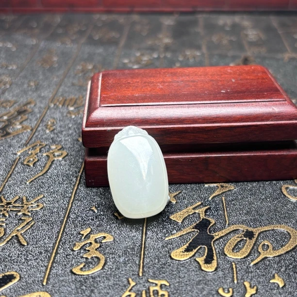 天然和田玉手工雕刻平安无事牌长31宽19厚9