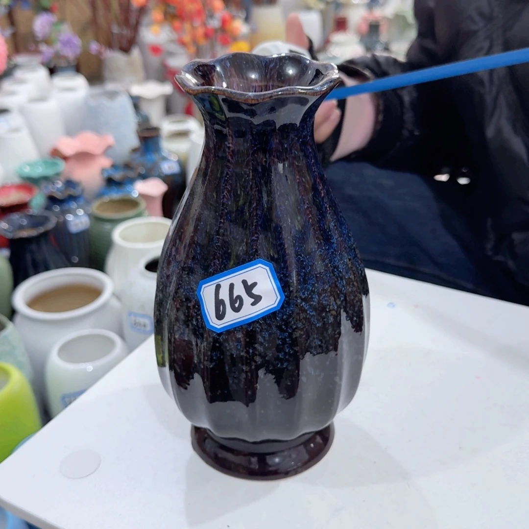 665号陶瓷高20厘米微瑕一个