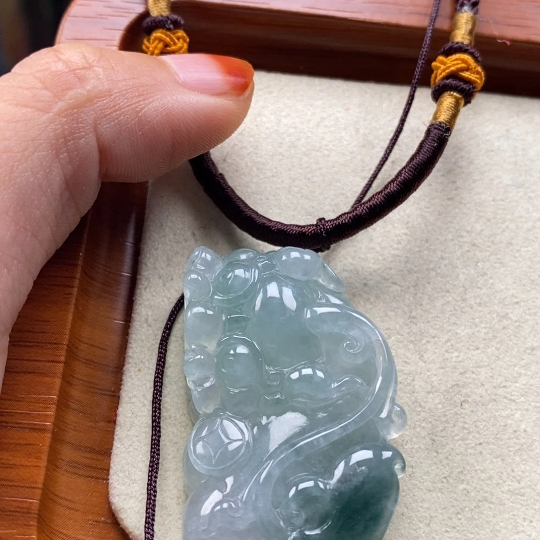 海****翡翠未镶嵌颈饰霸王貔貅