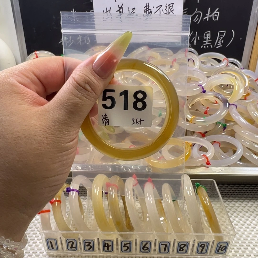 芮***️玛瑙/玉髓未镶嵌手镯