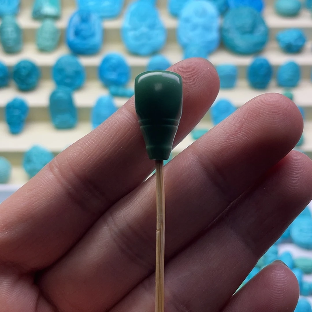 绿松石未镶嵌颈饰