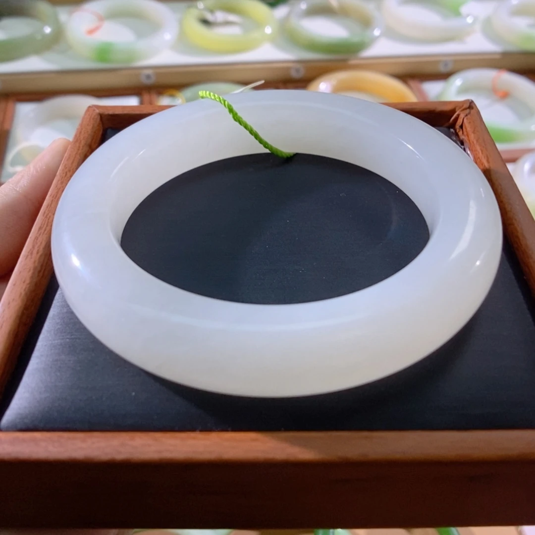 【闪购商品】未镶嵌手镯和田玉(白玉)