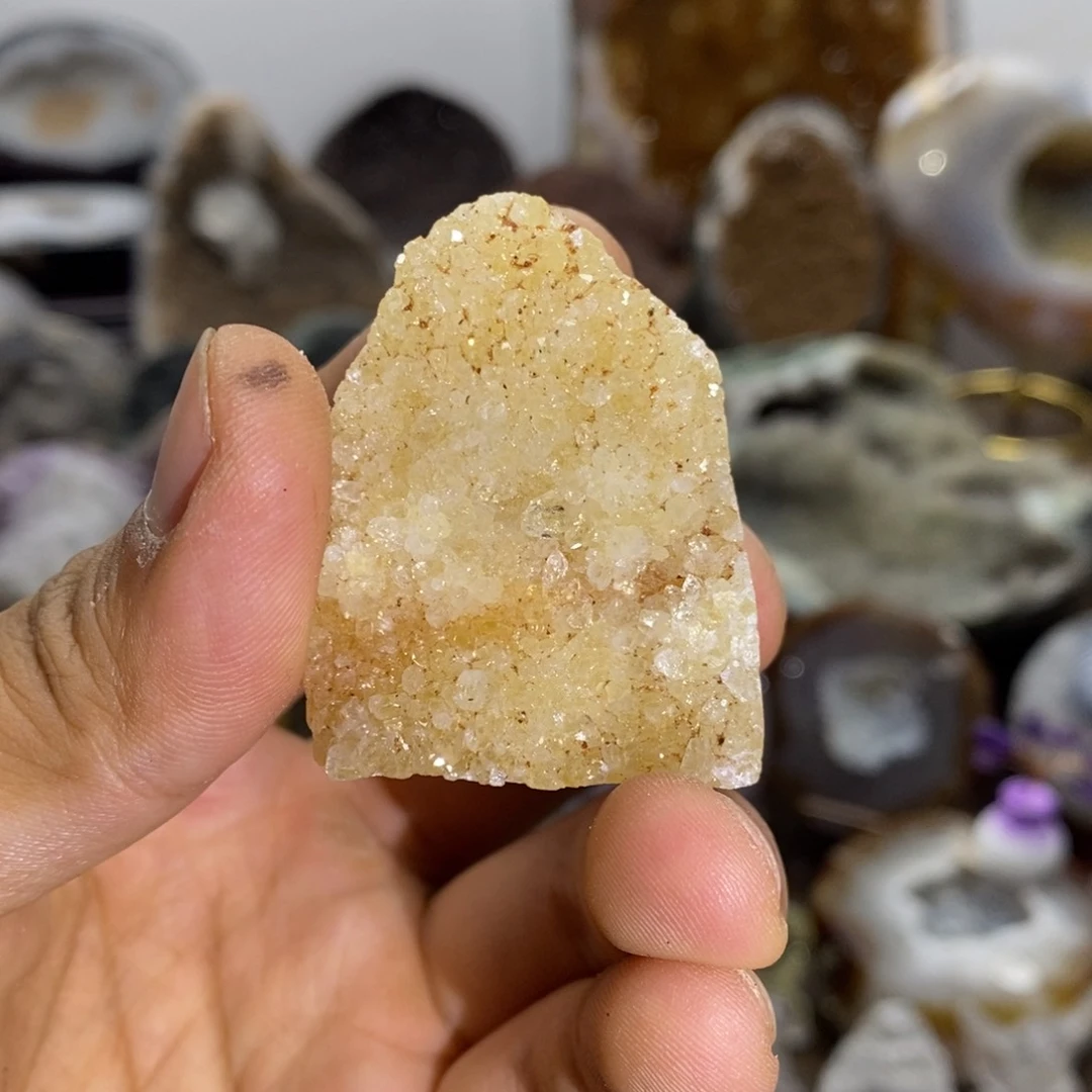 未镶嵌水晶大型摆件（非配饰）