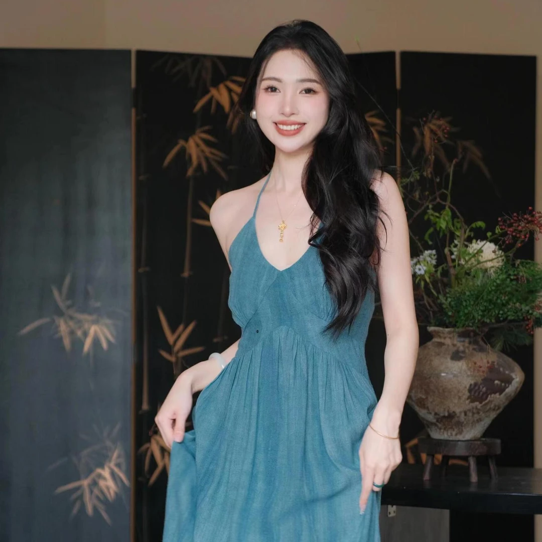 2025春夏季新款女装吊带连衣裙子时尚收腰茶歇褶皱长裙气质性感